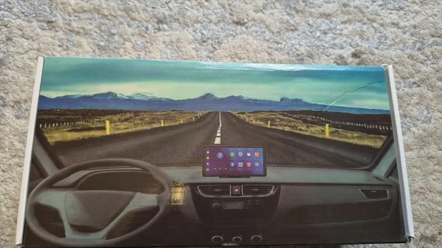 Stacja multimedialna, carplay, ekran samochodowy